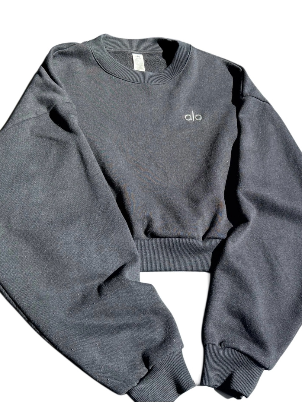 Alo Yoga Women’s Cropped Accolade Crewneck in Black- Small - Picture 4 of 10